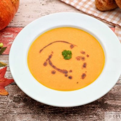 pumpkin soup, ready, savory, bread, autumn, parsley, creamy, warm, cold weather, recipe, tasty, delicious