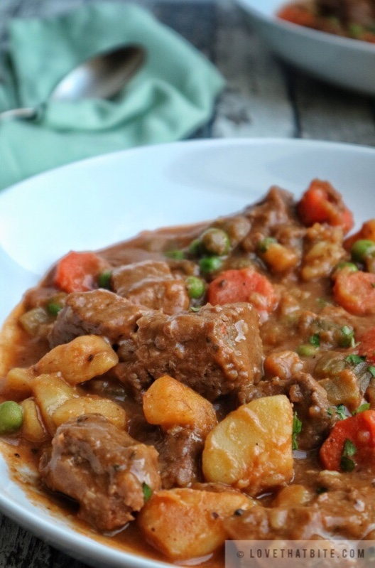 beef, stew, recipe, tasty, delicious, hearty, hot, peas, carrots