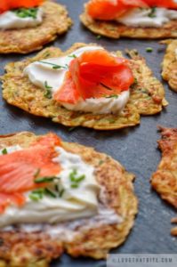 Rösti, rosti, with, smoked, salmon, recipe, chives, cream, sour, fraiche, recipe, Swiss, Switzerland, original, tasty, brunch, breakfast, crisp, delicious