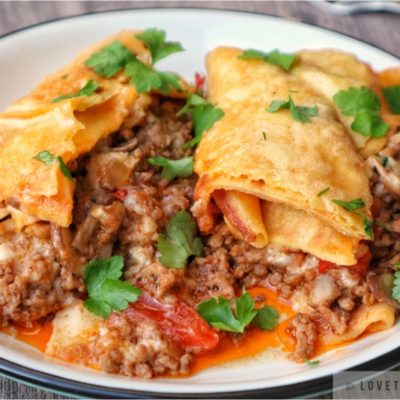crespelle, crepes, bechamel, sauce, ground meat, beef, pork , parsley, tomatoes, white, creamy, cheese, gouda, on top, bake, recipe, italy, french, tasty, scrumptious, close-up, lovethatbite