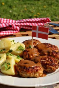 danish, meatballs, brown, sauce, gravy, recipe, frikadeller, brun sovs, how to make, denmark, food, dish, main course, delicious, tasty, scrumptious, best, traditional, authentic, inherited