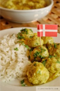 danish, meatballs, curry, recipe, traditional, authentic, best, boller i karry, rice, parsley, served, garnish, hearty, food, dish, denmark, flag, savory, scrumptious, delicious, tasty, best, lovethatbite