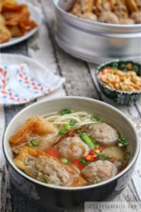 indonesian, meatball, soup, recipe, resep, rezept, asian, food, dish, hearty, comfort, tasty, authentic, origin, noodle, peanuts