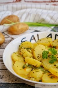 potato, salad, salat, kartoffel, scallion, lauchzwiebeln, german, classic, recipe, delicious, side dish, flavorful, broth, parsley, chives