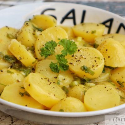 simple, german, potato, salad, kartoffel, salat, parsley, petersilie, cold, southern germany, typical, side dish, recipe, rezept