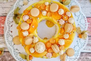 wreath cake, lemon, passion fruit, cake, recipe, birthday, tropical, fruits, fresh, macarons, meringue kisses, physalis, persimmon, tube, delicious, lovethatbite, rezept, recept, maracuja, zitronen