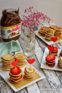 mini pancakes, recipe, strawberry, nutella, maple syrup, fruits, kabobs, skewers, delicious, easy, simple, treats, snacks, mother's day, picnic, party, brunch, breakfast, wedding