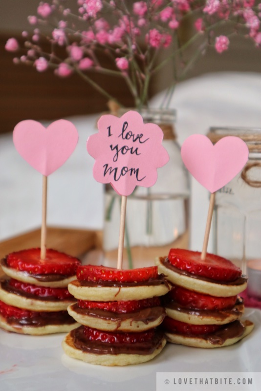 Mother's Day, breakfast in bed, idea, recipes, surprise, beloved, Mother, Mom, Mutter, Muttertag, mini pancake skewers, mini pancake, sweet, treats, pamper, strawberry, nutella